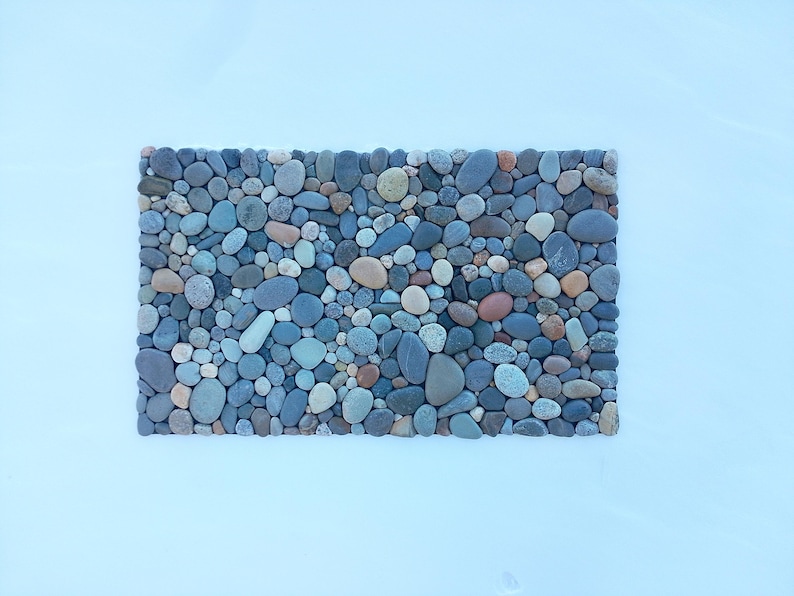 Tappeto artigianale multicolore in pietra di fiume, 30x18 cm, decorazione naturale per bagno e spa, tappeto organico per ingresso. immagine 15