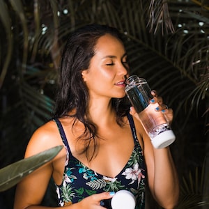 Inu! - The Original DIY Crystal Water Bottle with Clear Quartz - Cloud White