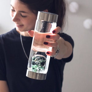 ViA VITALITY - Crystal Water Bottle with Emerald & Clear Quartz