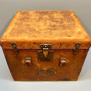 Antique Leather Trunk, Crouch and Fitzgerald Trunk, Steamer Trunk, Leather Coffee Table, Storage Trunk, Train Case, Vintage Luggage image 3