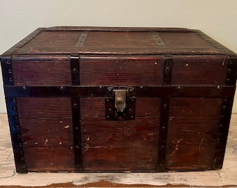 Primitive Chest, Storage Chest, Farmhouse Decor, Storage Trunk, Vintage Wood Trunk, Vintage Trunk, Linen Chest, Rustic Decor, Small Trunk