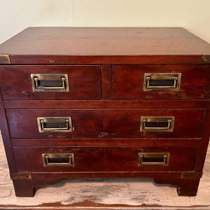 Hekman Furniture Chest, Vintage Chest, 4 Drawer Chest, Campaign Style Dresser, Small Bureau, Side Table, End Table, Entry Way Table, Chest