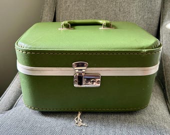 Vintage Train Case, Green Luggage, Travel Case, Train Case, Vintage Luggage, Vintage Suitcase, Mid Century Decor, Vanity Case, Cosmetic Case