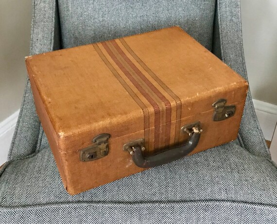 vintage skyway train case
