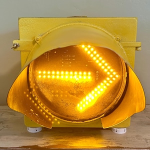 Vintage Yellow Traffic Lighted Arrow, Traffic Signal Lamp, Yellow Traffic Signal Light, Vintage Traffic Light, Condo Loft Unique Lighting