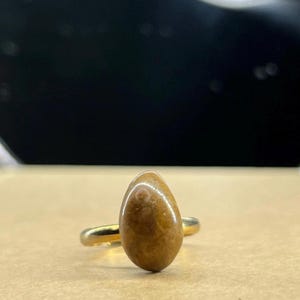 Vintage Art Deco Polished Jasper Stone Ring Minimalist Gold Tone Adjustable Band Size 6.5 - 8