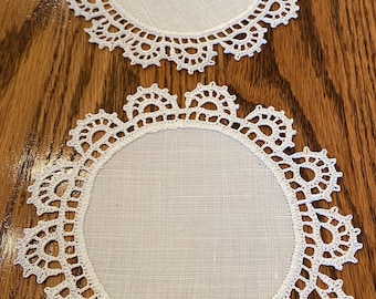 Handmade Centerpiece Victorian Couple 15776 Vintage Filet Crochet in White Filet Crocheted Doily