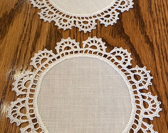 Handmade Centerpiece Victorian Couple 15776 Vintage Filet Crochet in White Filet Crocheted Doily