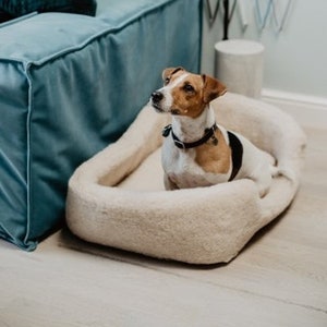 NEW Elegant NATURAL WOOL dog pet bed with a pillow