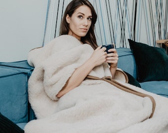 The Best for Cold Evenings TV Wool Blanket with zipper & sleeves 160x200 WOOLMARK eu FREE shipping