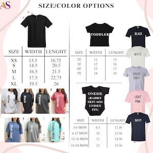 Puede incluir: Un gr&aacute;fico que muestra las opciones de tama&ntilde;o y color para camisetas y bodies. Las tallas de camisetas van de la XS a la XL, con medidas en pulgadas. Los colores incluyen blanco, negro, gris y azul. Las tallas de body son para beb&eacute;s, con medidas en pulgadas.
