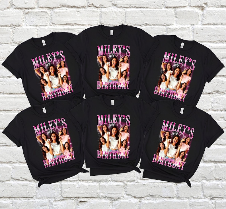 Puede incluir: Camisetas negras con un gr&aacute;fico rosa que dice "MILEY'S BIRTHDAY" encima de una foto de varias personas. Las camisetas son de manga corta y tienen cuello redondo.