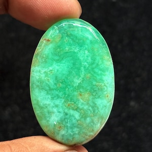 Chrysoprase Cabochon: Natural Green Gemstone Pendant (41x27mm, 53 Cts.)
