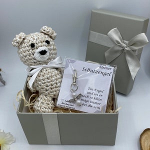 Süßer gehäkelter Teddybär mit handgemachtem Schutzengel mit Geschenkbox Bild 1