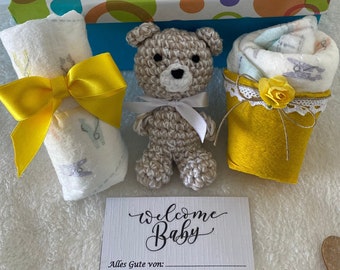 Coffret cadeau naissance bébé, nounours crochet couche cupcake