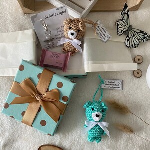 Geschenkbox Glück - handgemachter Teddybär, Schutzengel und Badetab