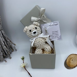 Süßer gehäkelter Teddybär mit handgemachtem Schutzengel mit Geschenkbox Bild 5