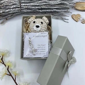 Süßer gehäkelter Teddybär mit handgemachtem Schutzengel mit Geschenkbox Bild 6