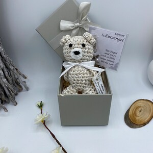 Süßer gehäkelter Teddybär mit handgemachtem Schutzengel mit Geschenkbox Bild 2