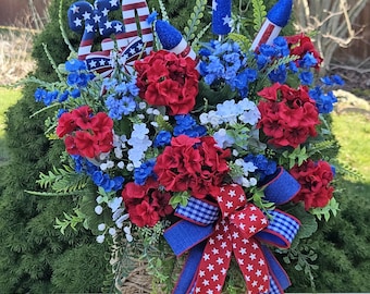 Patriotic Centerpiece, 4th of July Table Decor, Americana 250th Birthday Celebration, Patriotic Floral Arrangement, Porch Patio Decor