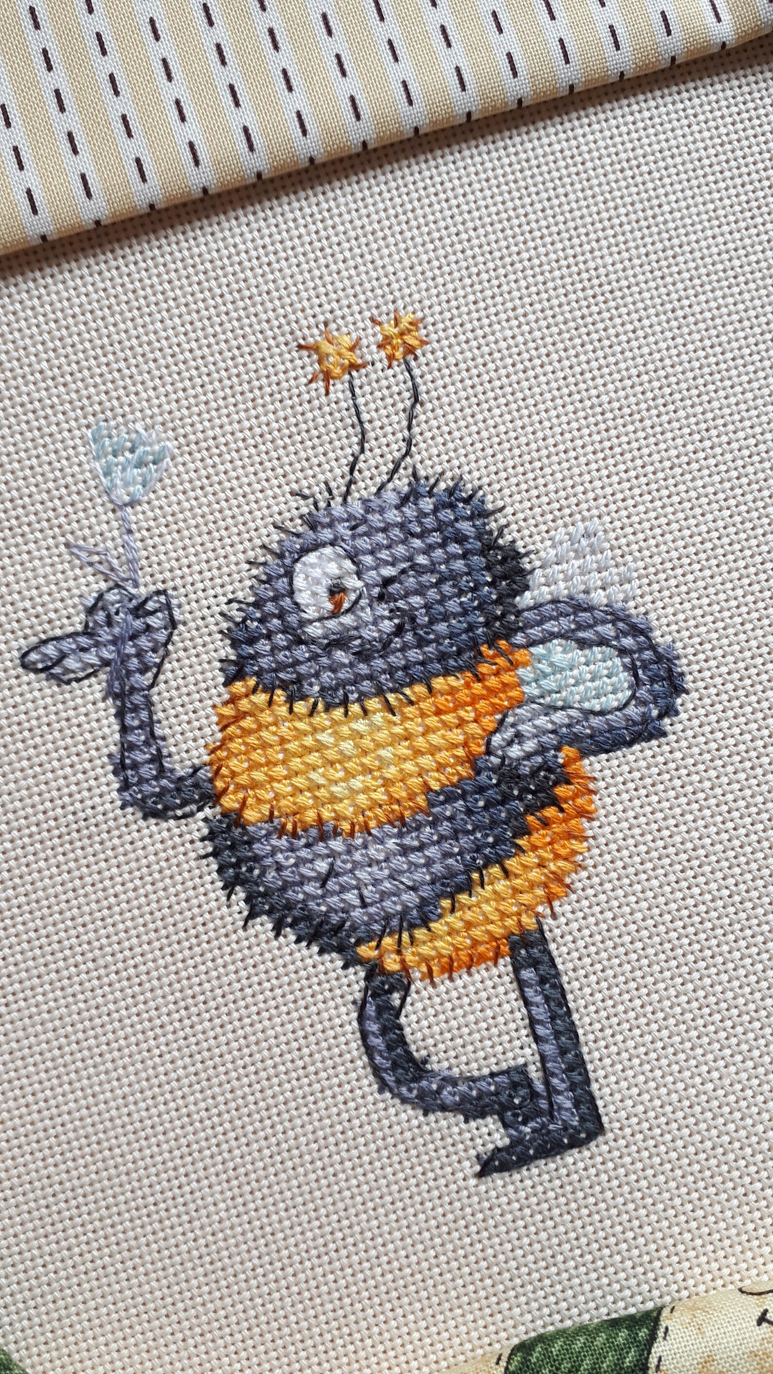 Bee Cross Stitch Pattern. Counted Cross Stitch. Craft Supplies | Etsy