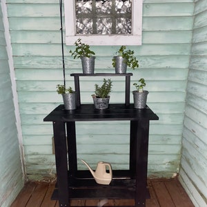Gartenständer: perfekt für Kräuter und Materialien
