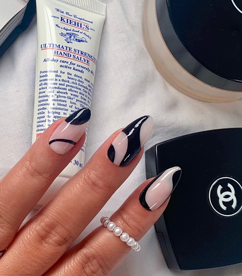 COCO ABSTRACT press on nails Reusable press on nailsMinimal image 0