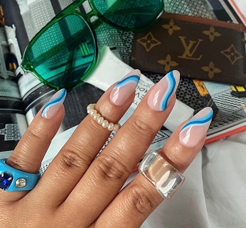 HARLOW ABSTRACT press on nails Reusable press on image 0
