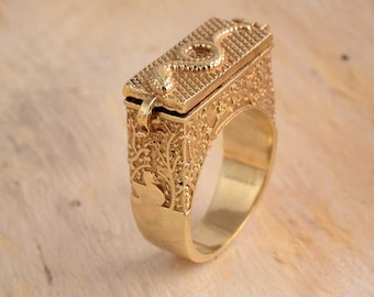 Secret Compartment Ring,Small Match Box Poison Ring,Gold personalized Ring Pill Ring,Gold Signet Ring, gold Signet Ring, Unisex Signet Ring