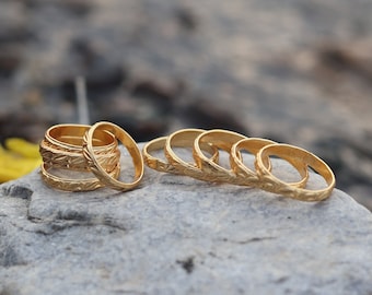 Gold Stacking Ring Set, Set of 6 Yellow Gold Stackable Rings, 18K Gold Filled Stackable Rings, Smooth, Twist, and Hammered Bands