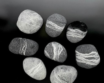 Türstopper aus Filz Dekostein Filzstein Ammerseekiesel Geschenk Muttertag gefilzt Filz Filzkiesel Kieselstein Filztürstopper