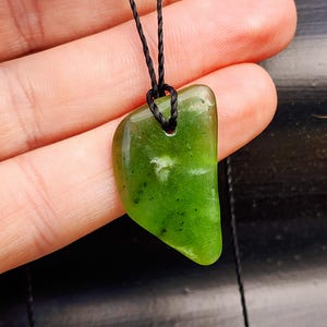 New Zealand Greenstone Pounamu Pendant Necklace (AJJC2326)