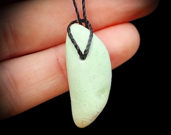 Collar con colgante de pounamu de piedra verde de Nueva Zelanda (AJJC2302)