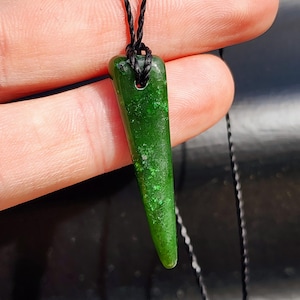 New Zealand Greenstone Pounamu Pendant Necklace (AJJC2321)