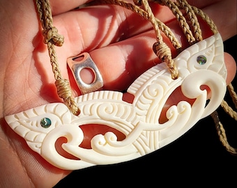 Natural Maori Bone Carving Pendant Necklace - Pekapeka Plate Pendant