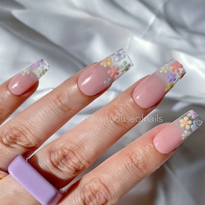 Unhas com estampa de flores pastel, unhas fofas de verão, unhas curtas para manicure de primavera