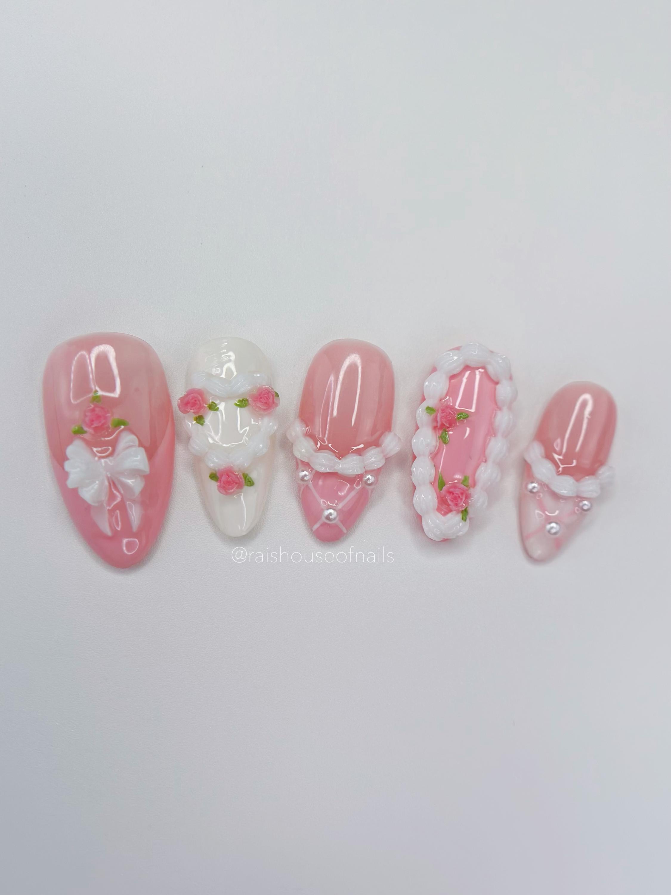 バースデーケーキローズ3Dプレスオンネイル、ハンドメイドアーモンド