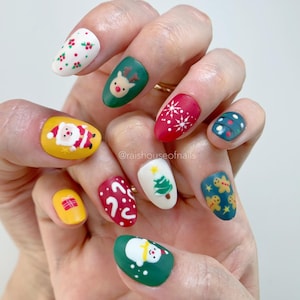 Christmas Doodles Press on Nails, Winter Nails, Holiday Press ons, Hand Made Nails, Gift for Her, Short Press ons, Personalized Gifts