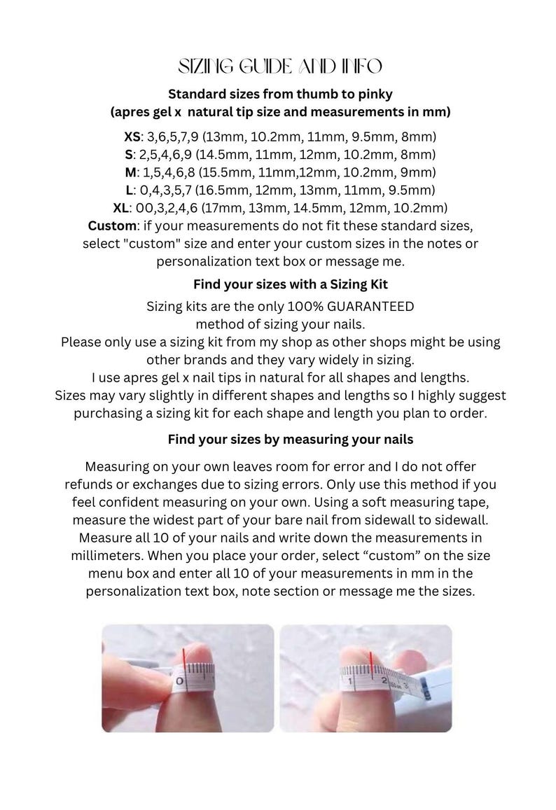 Puede incluir: Una gu&iacute;a de tallas de u&ntilde;as con texto que detalla las tallas est&aacute;ndar en mil&iacute;metros (mm) para XS, S, M, L y XL. Tambi&eacute;n se proporcionan instrucciones sobre c&oacute;mo medir las u&ntilde;as para tallas personalizadas. La imagen incluye una foto de un dedo que se est&aacute; midiendo.
