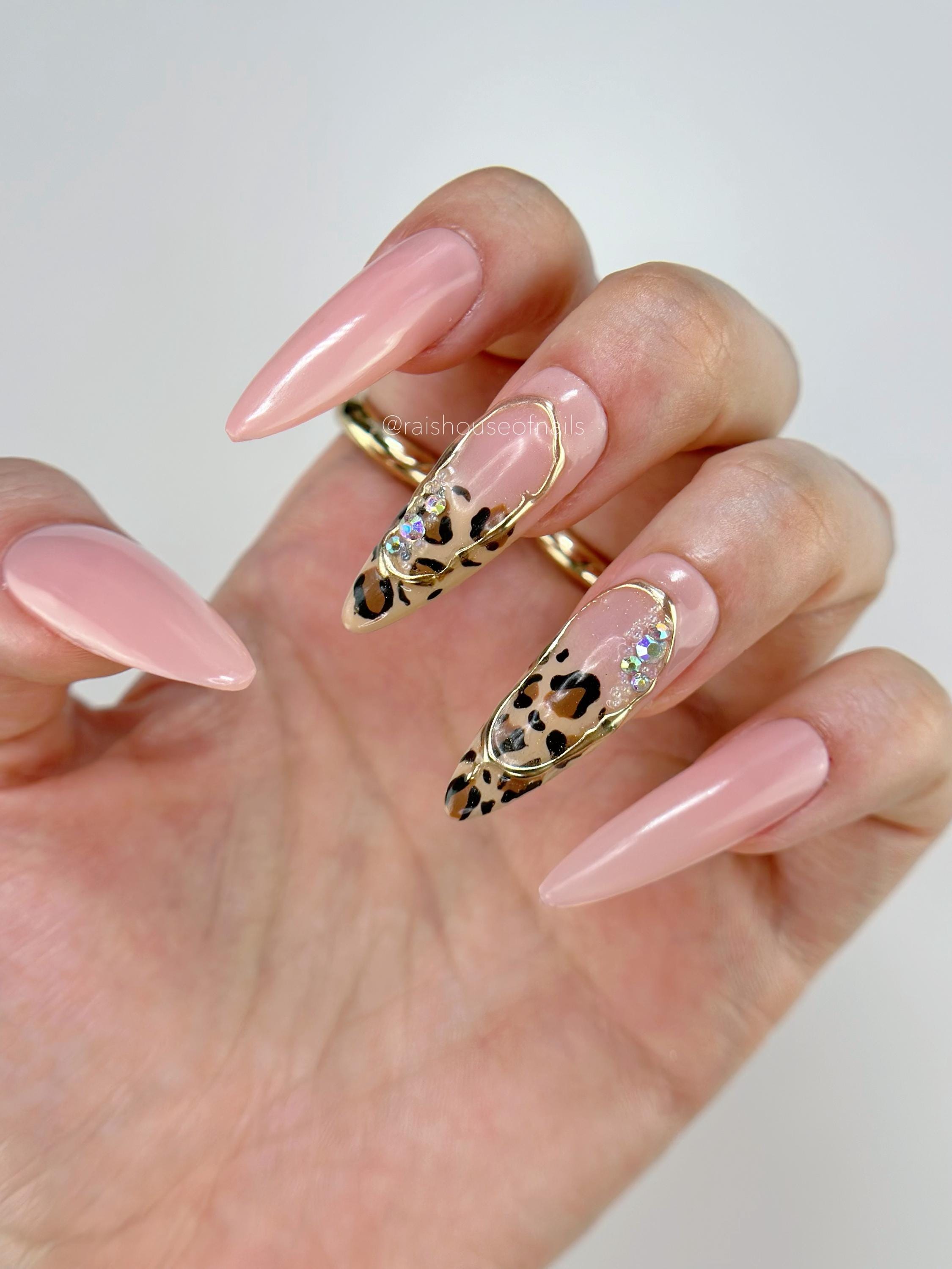 Faux Ongles Imprimé Léopard Avec Paillettes - Tendance 2026 - Forme Ovale, Rose - Neuf