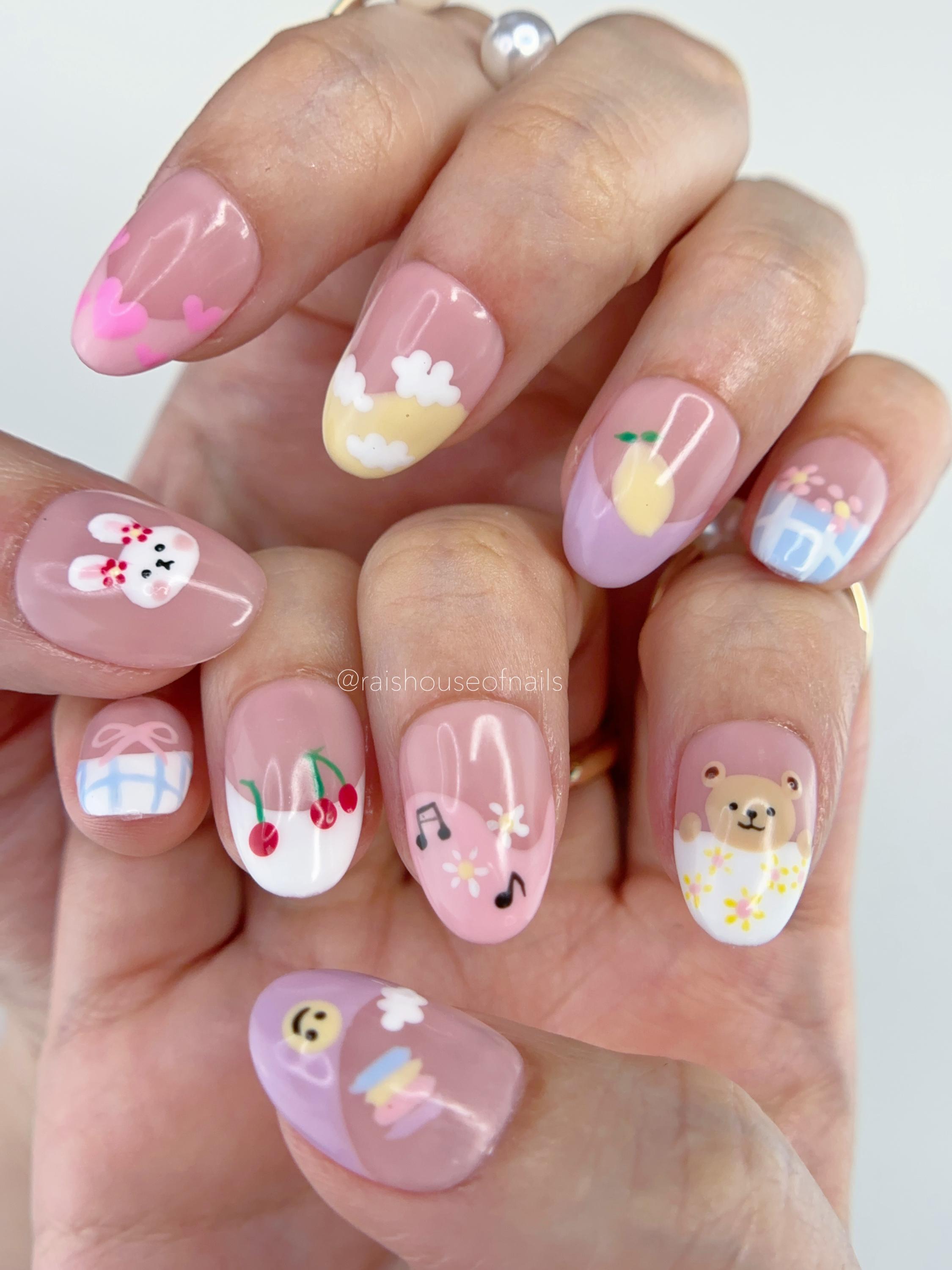 クマ、ウサギ、花柄のかわいいミックス＆マッチプレスオンネイル