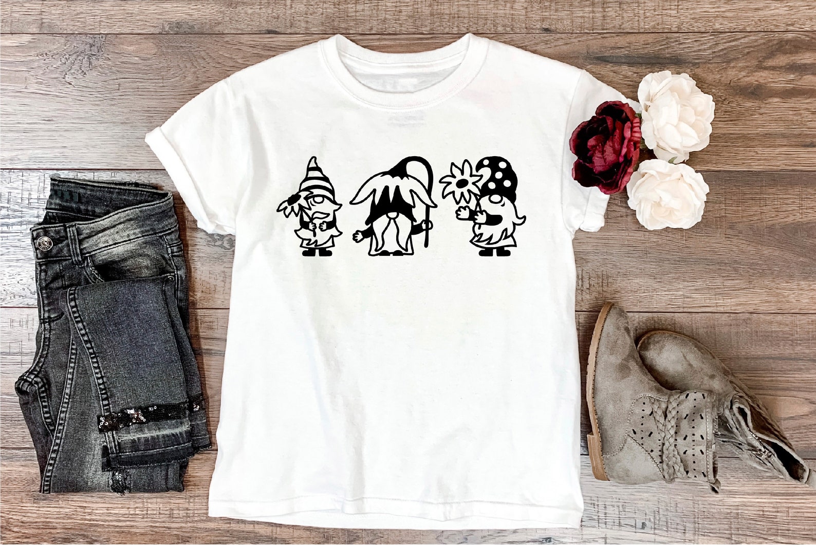 Download Gnomes svg with sunflower svg daisy svg. Summer gnomes | Etsy