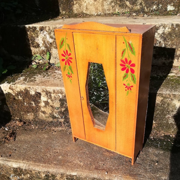 Armoire française de poupée vintage 60