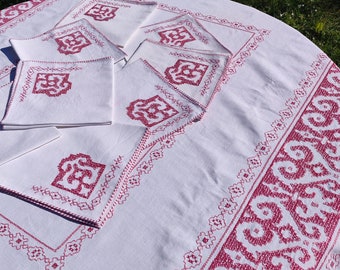 Old table service in hand-embroidered linen in cross stitch, embroidered tablecloth and napkins