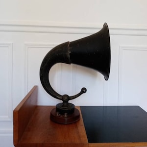 Brown gramophone phonograph loudspeaker pavilion