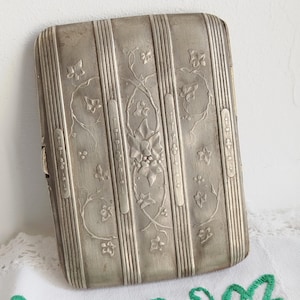 Portasigarette Art Nouveau del 1900 con decorazione a foglia d'edera