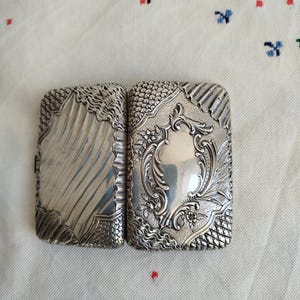 Portasigarette del XIX secolo, metallo argentato, decoro in stile Luigi XV