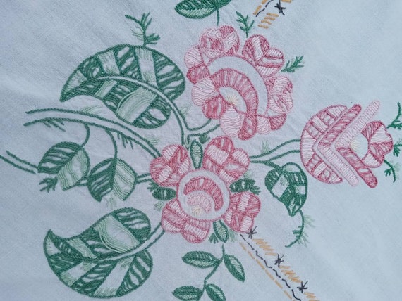 Nappe vintage brodée main motifs Art déco