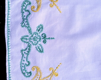 Rectangular placemat hand-embroidered with arabesques in yellow and turquoise cotton