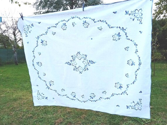 Grande Nappe Rectangulaire Brodée Blanche – Coton – Fait Main